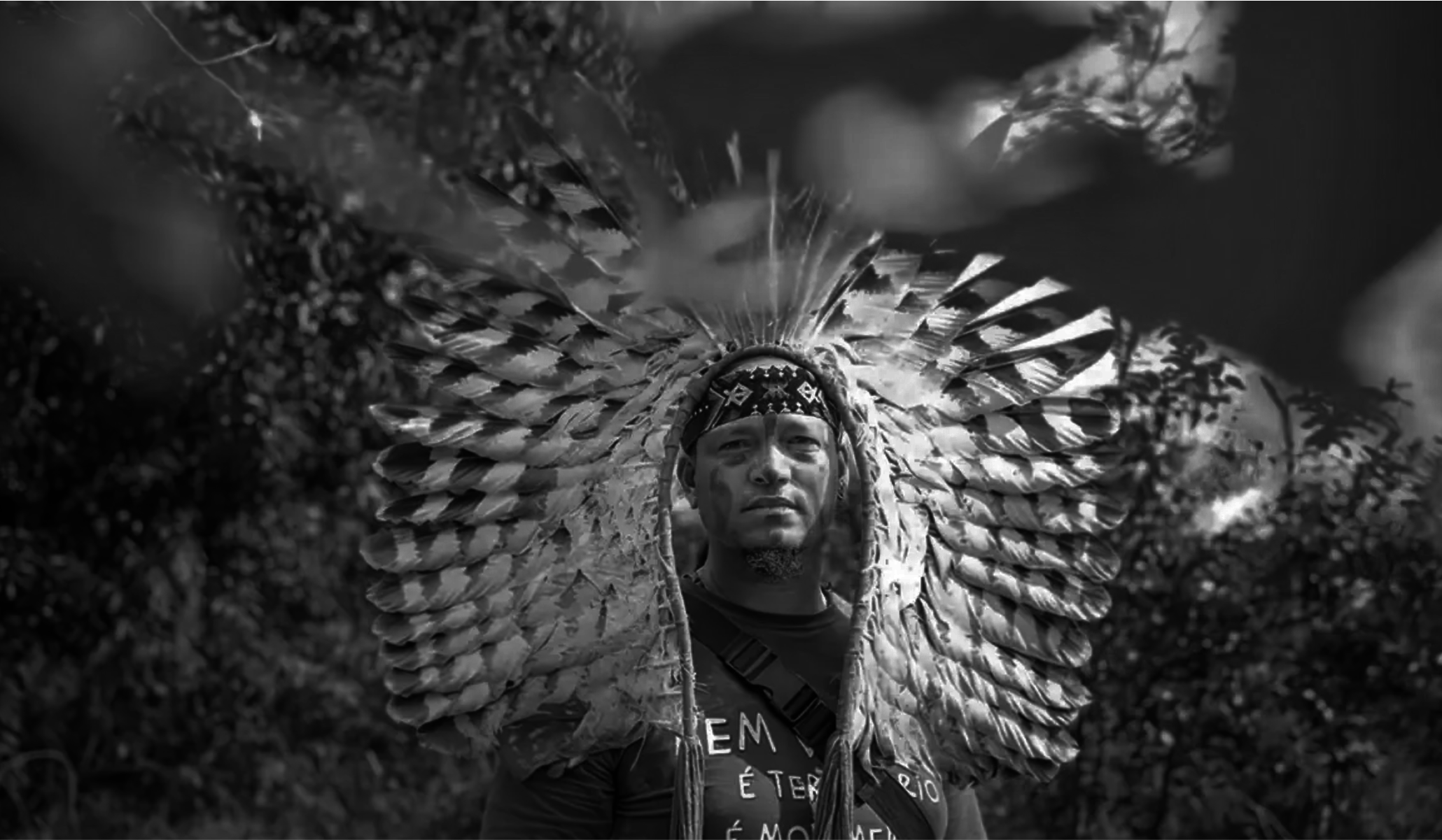 Elemento gráfico que mostra duas cruzes vermelhas conectadas no fundo